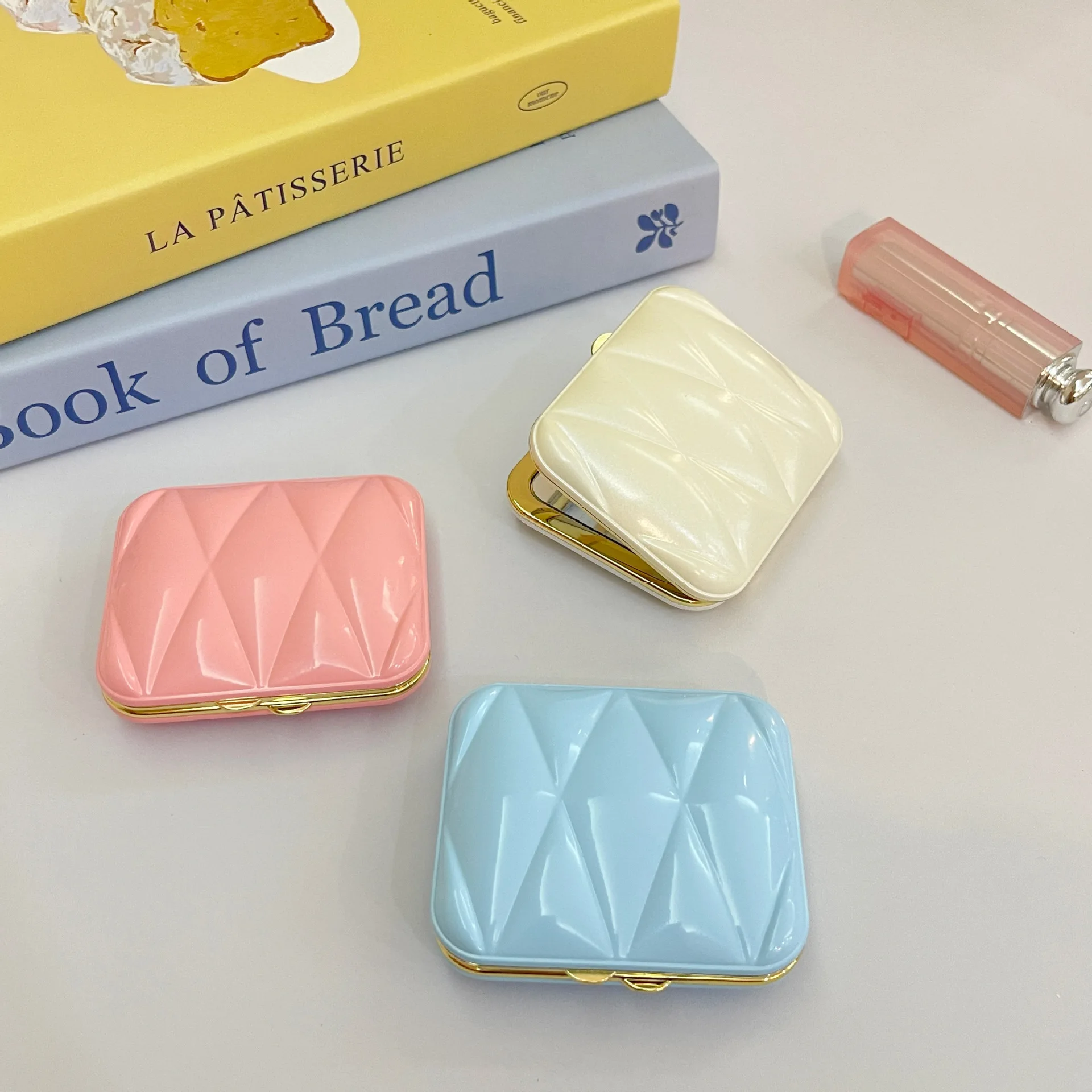 Dwustronne lusterko ręczne, mini przenośne minimalistyczne lusterko składane, lusterko do makijażu na biurko do wyjścia, niełatwe do uszkodzenia.