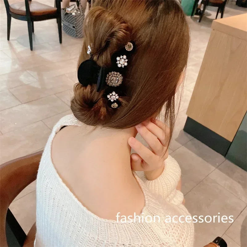 

Autumn and Winter Retro French Velvet Hair Clip Palace Style Diamond Pearl Inlay Personalized Elegant Women's Styling Tools