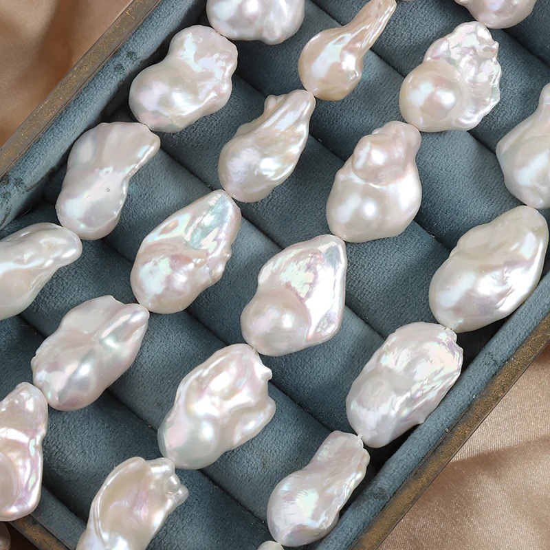 Vibrant Baroque-style fish-tail pearl strand featuring natural freshwater pearls, approximately 40 cm in length.