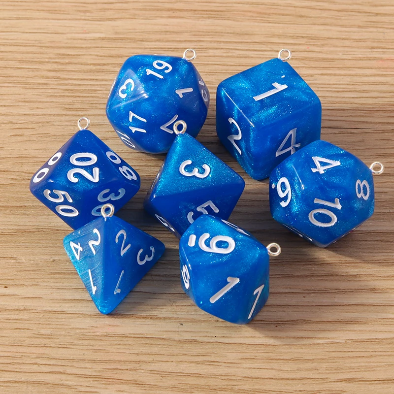 Tusember 7 Stück/Set Würfel-Anhänger aus Harz und Acryl, Würfel-Charms für Spiele, zum Schmuckbasteln, DIY-Ohrringe, Halsketten, Bastelzubehör – Detail 5