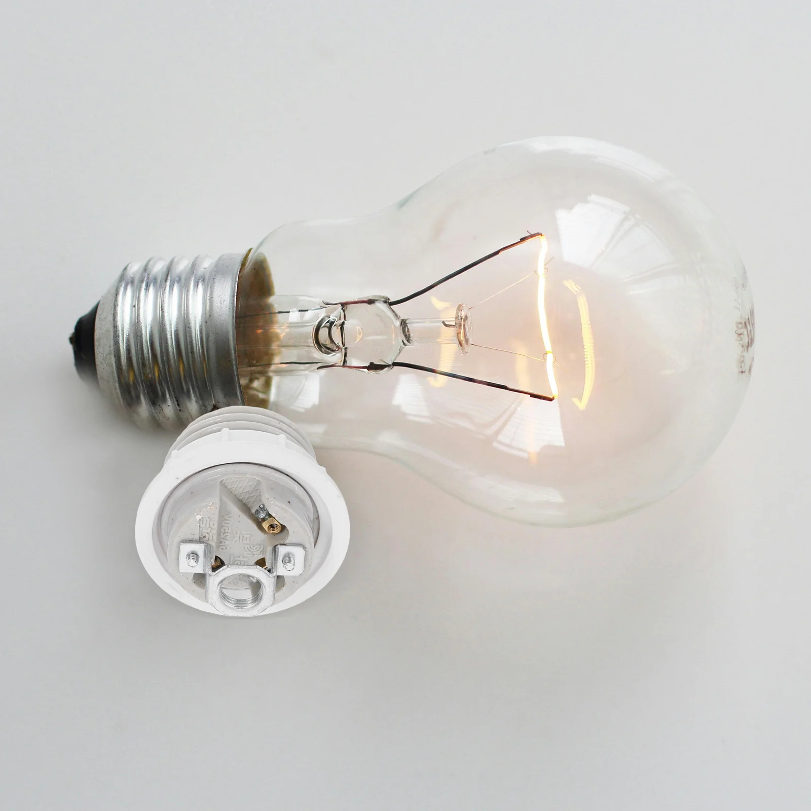 

E27 Ceramic Light Socket with Shade Ring Stylish Design Easy Installation for LED Halogen Bulbs Lamp Holder Replacement