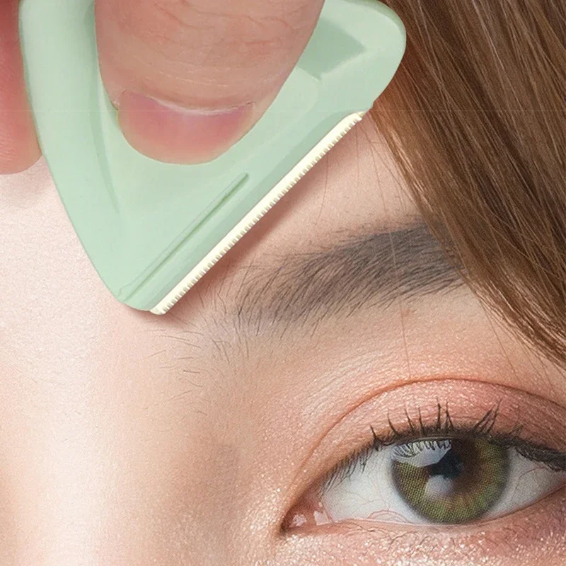 ใบมีดโกนคิ้วทรงสามเหลี่ยม ยี่ห้อ Yunduogirl ชุด 5 ชิ้น สำหรับผู้หญิง ใช้โกนขนใบหน้า กำจัดขนคิ้ว