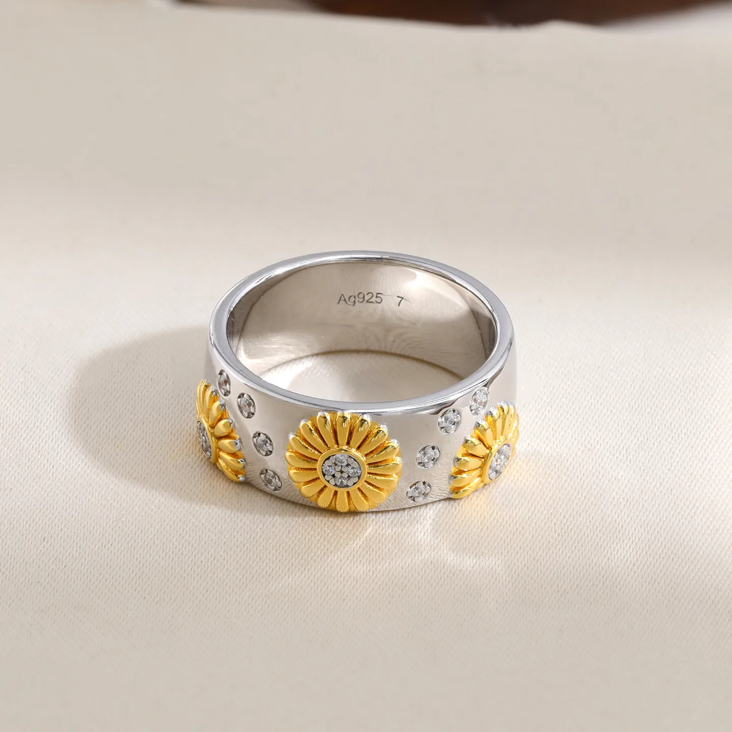 

Vintage-style S925 Silver Sunflower Ring for Women, Versatile and Elegant with a Touch of Gold, Unique Minimalist Design Stackab