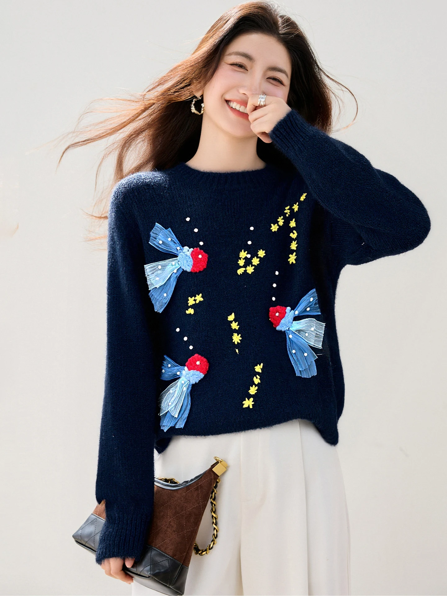 

Laid-Back Style Goldfish Embroidery Pullover Sweater Is Super Beautiful And Accentuating It'S A Three-Dimensional Crocheted Keat