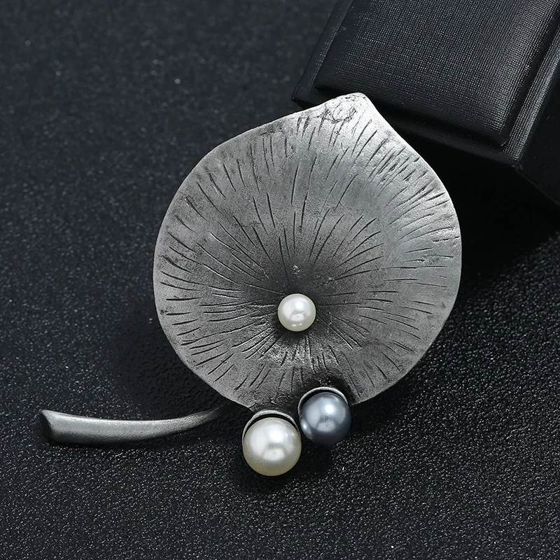 Women Girls Silver Color Flower Leaves Pearl Enamel Pins Brooches Classic Vintage Plant Series Badges Corsage Cloth Coat Jewelry