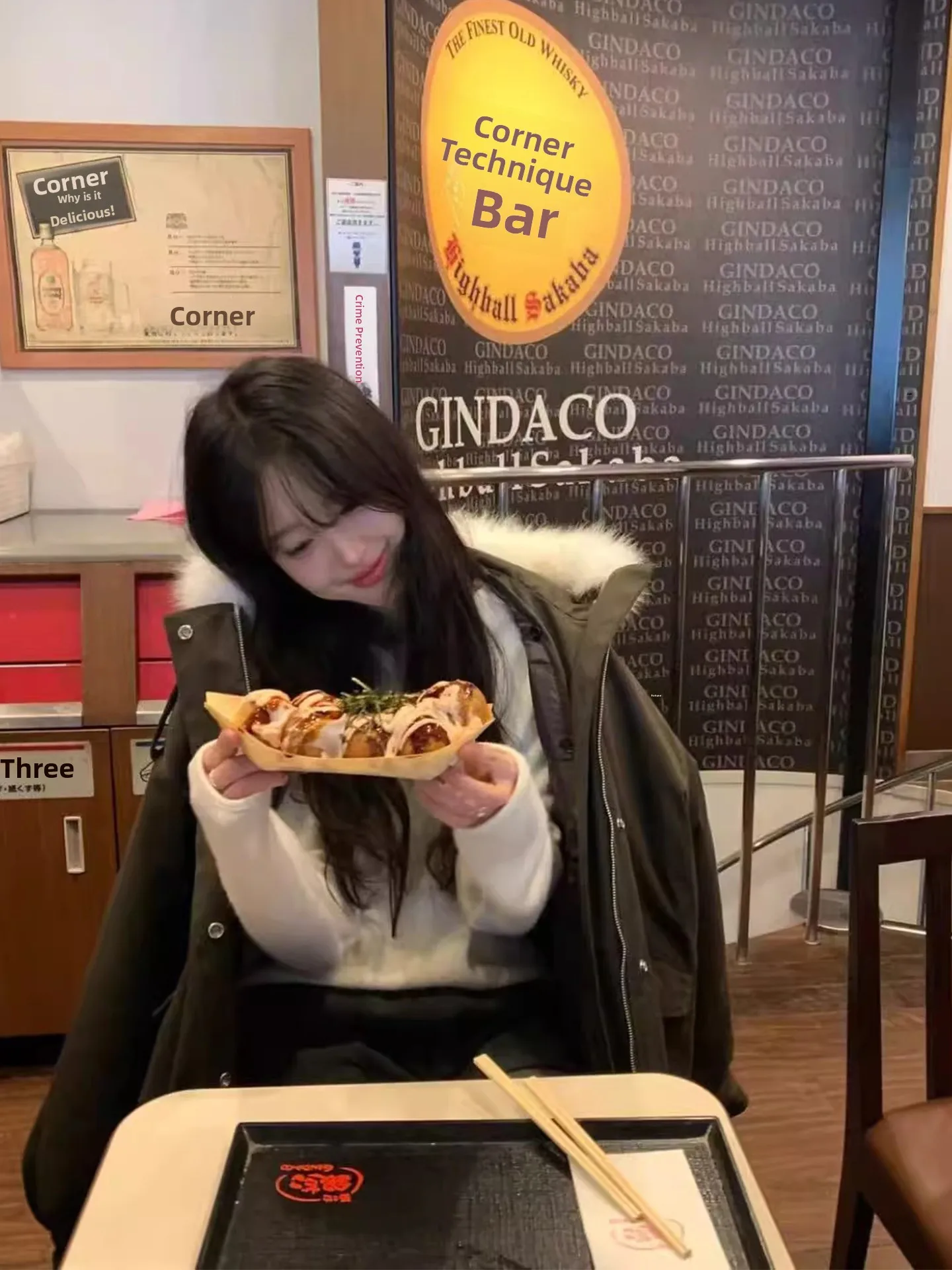 เสื้อโค้ทผ้าฝ้ายทรงหลวมสไตล์เรโทรอเนกประสงค์สำหรับผู้หญิง มีฮู้ด ซิป แต่งขนเฟอร์ที่คอ รุ่นใหม่สำหรับฤดูหนาว