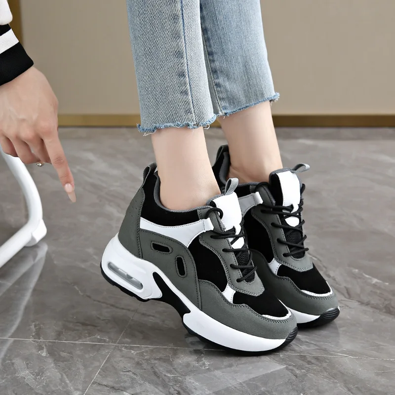 

The new fashionable dad shoes and casual sports shoes go well with high-heeled single shoes and thick-soled small women's shoes
