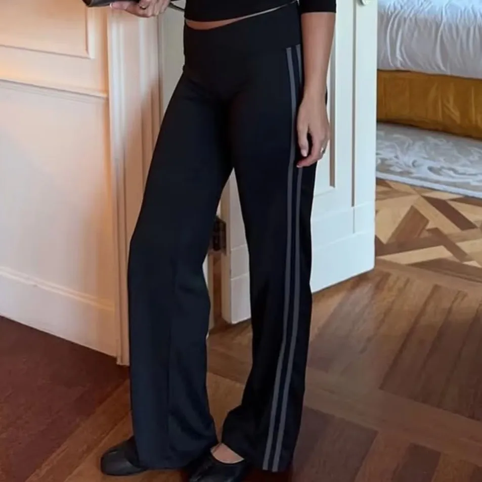 On Black Minimalist Low-Waist Flared Yoga Pants with Side Stripe Patchwork Casual Trousers Slimming Versatile Daily Commuting Yo