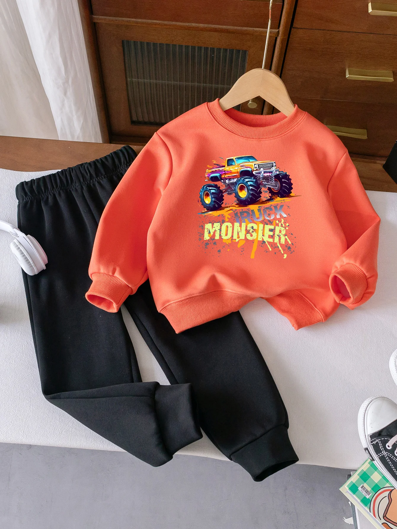 

Boys' two-piece set, 3-13 year old children's hoodie, off-road vehicle printed top, solid color no pocket bottom
