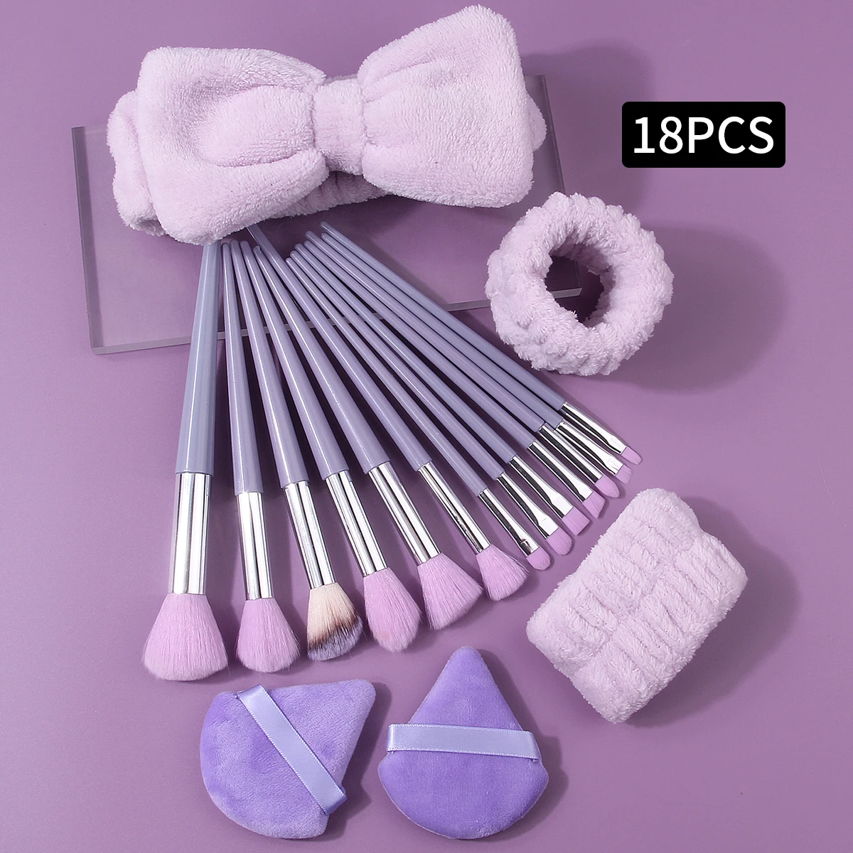 Set di pennelli per trucco viola da 18 pezzi: set di pennelli per trucco multiuso, cinturino da polso morbido per fascia da polso e soffio per cipria triangolare per trucco
