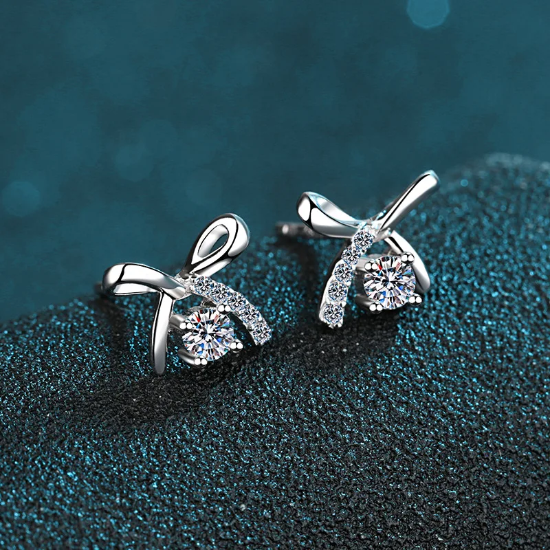 

Platinum PT950 Four-Prong Bow-Shaped Moissanite Stud Earrings