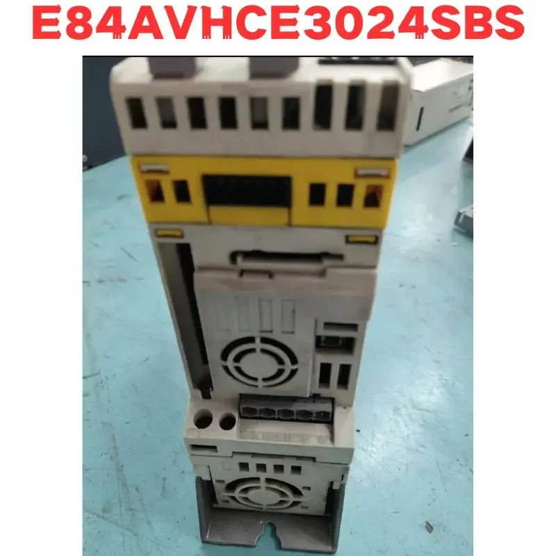 Подержанный инвертор E84AVHCE3024SBS протестирован в порядке