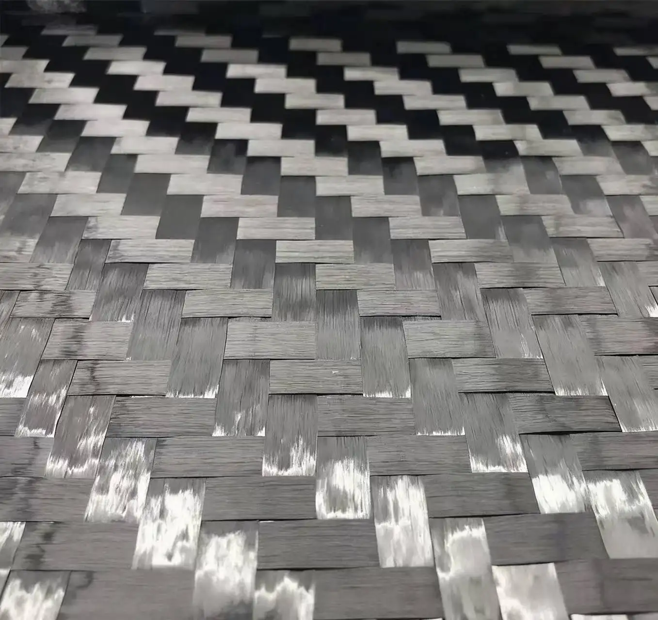 

12K 200gsm 8*8 Real carbon fiber fabric with diagonal W-pattern widening fabric, 40 " /100 cm x 100 cm, used car modification