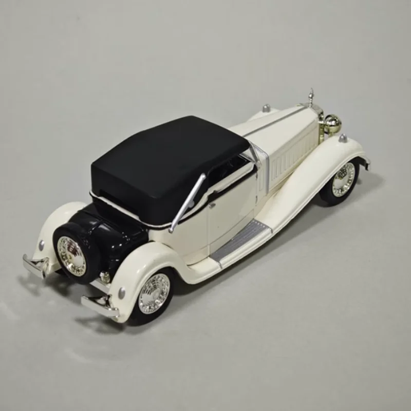 Diecast Original 1:43 Scale Bugatti 1936 Vintage Classic Cars Royle Simulation Alloy Car Model Static Collectible Gift Souvenir