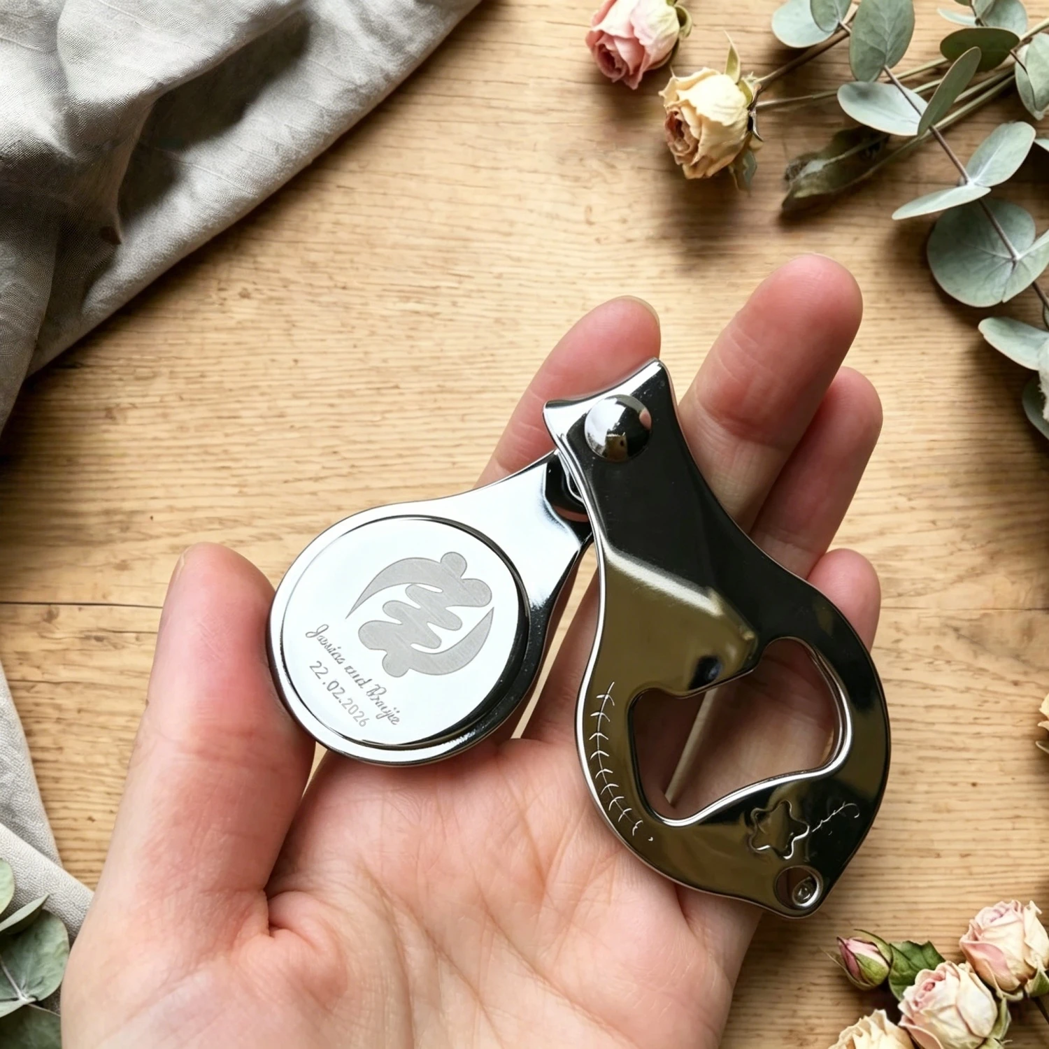 50/100Pcs Personalized Keychain Beer Bottle Opener Nail Clippers Wedding Favors for Guests Souvenirs Decoration Anniversary