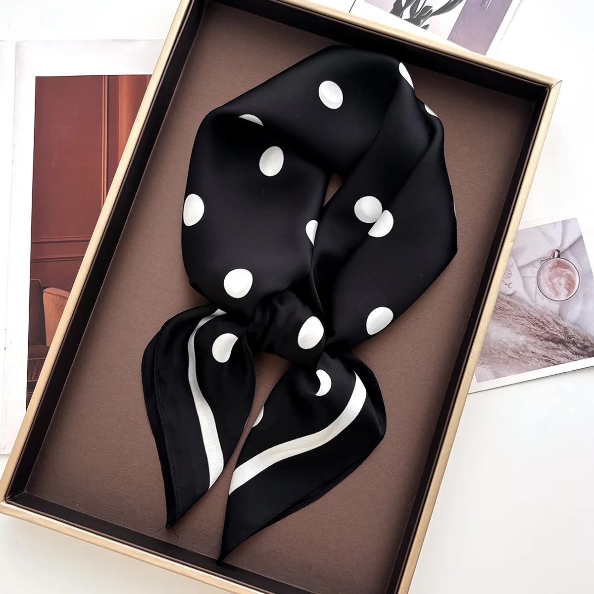

Polka dot printed square headscarf, women's scarf, 27.56 * 27.56 inches, suitable for daily wear and gifts, elegant soft headscarf bag with headband, fashionable women's shawl scarf, women's scarf, women's elegant scarf, women's scarf, women's headscarf