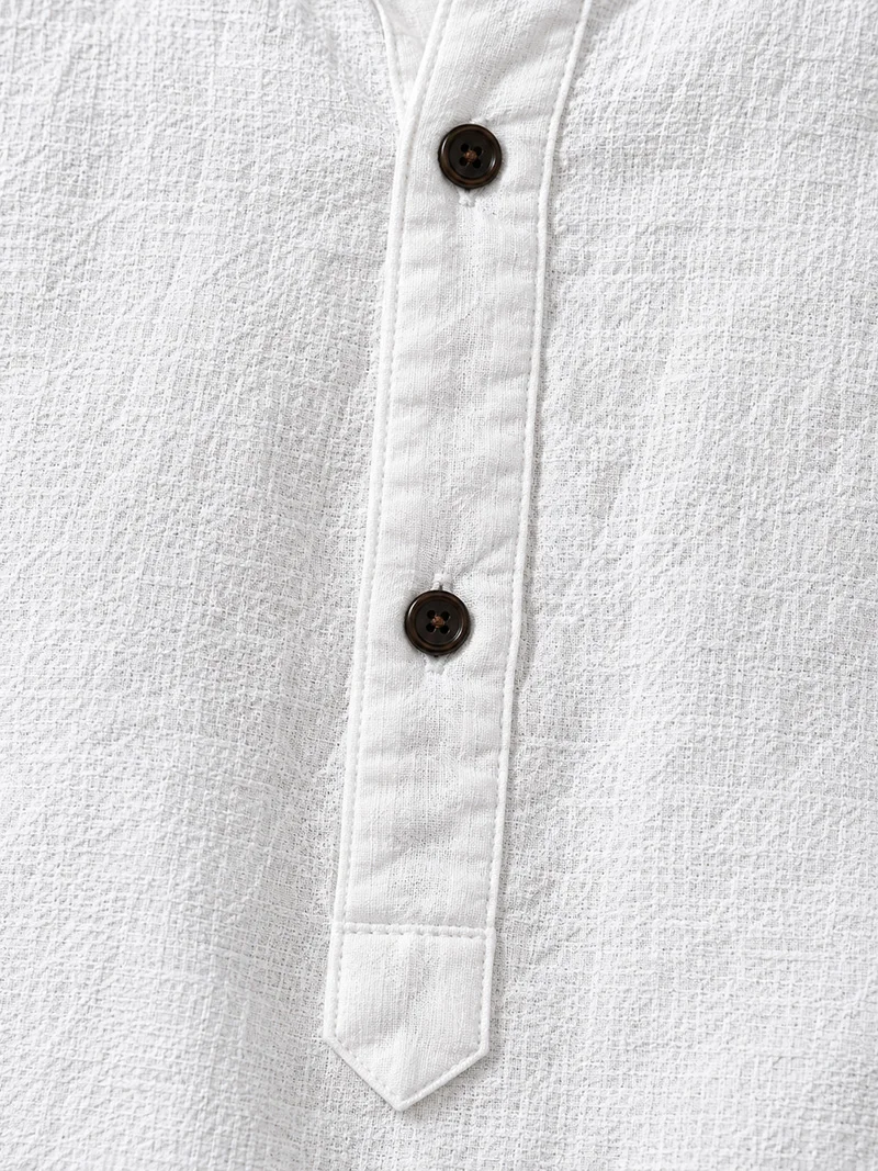 Herren Sommer Leinen Kurzarm Henley-Shirt mit Stehkragen, entspannte Passform, atmungsaktiv, leicht, lässiges Oberteil für den Alltag. – Detail 9