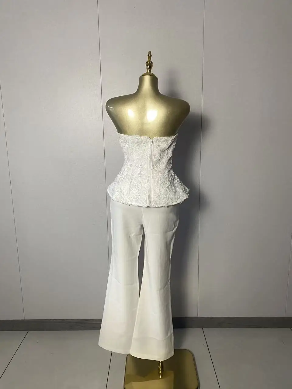 2025 جديد إمرأة مثير بدون حمالات الزهور بلايز بنطال ذو قصة أرجل واسعة أبيض قطعتين مجموعة أنيقة مساء نادي ملابس الحفلات #5