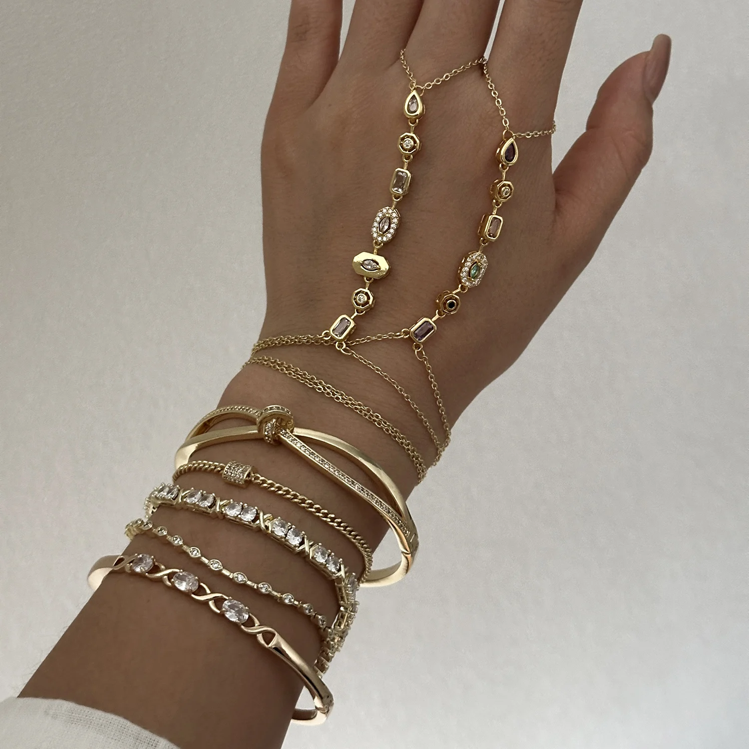 Feines Geometrisches Zirkon-Armband für Frauen Minimalistische Tennis-Kette Gedrehter Knoten Manschetten-Armreif Modischer Stapelbarer Schmuck Geschenke – Detail 1