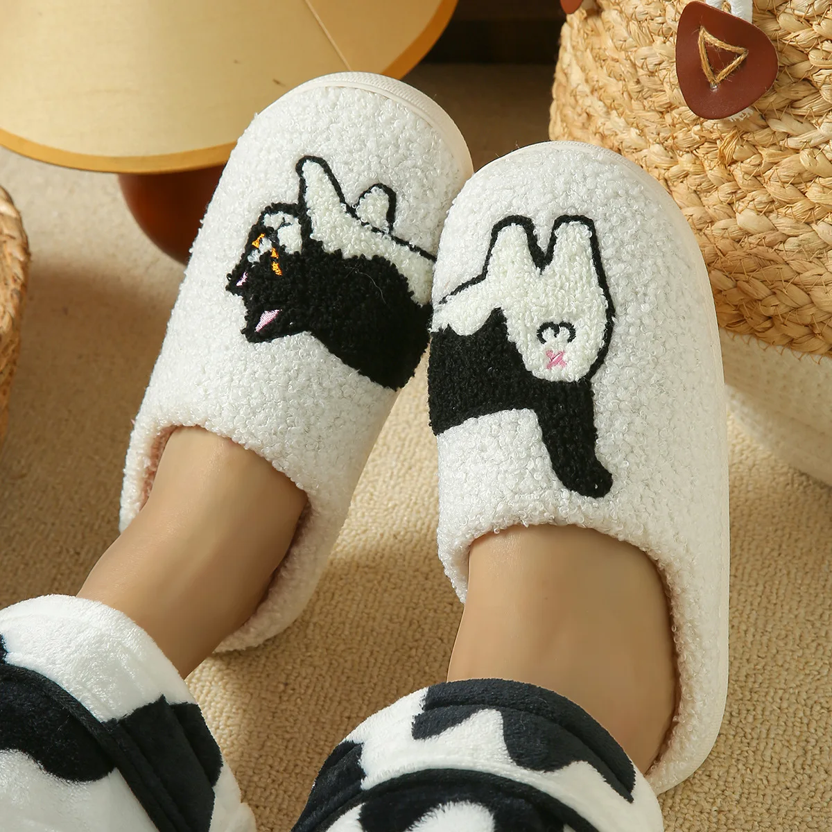 

-Women's Slippers Winter Indoor Warm Cute Cartoon Cat Bedroom Lightweight Soft Sole Breathable Leisure Plush Shoes Couple