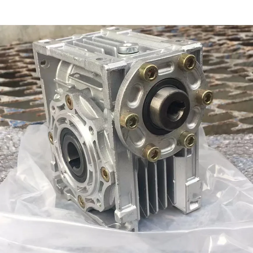 NMRV030 Worm Gear Reducer With Oil 90 Degree Gearbox Seal Input Hole Diameter 9mm or 11mm Output Hole Diameter 14mm