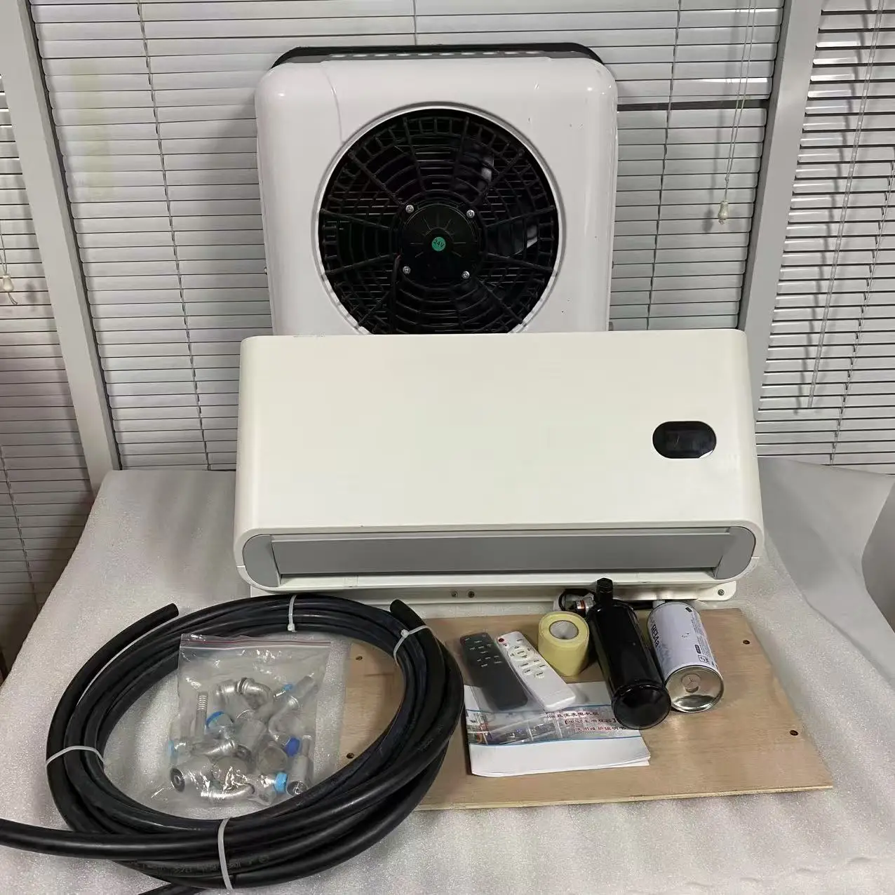 12V/24V Parking Cooler Backpack  Input Power Compressor for All Car Models New Condition