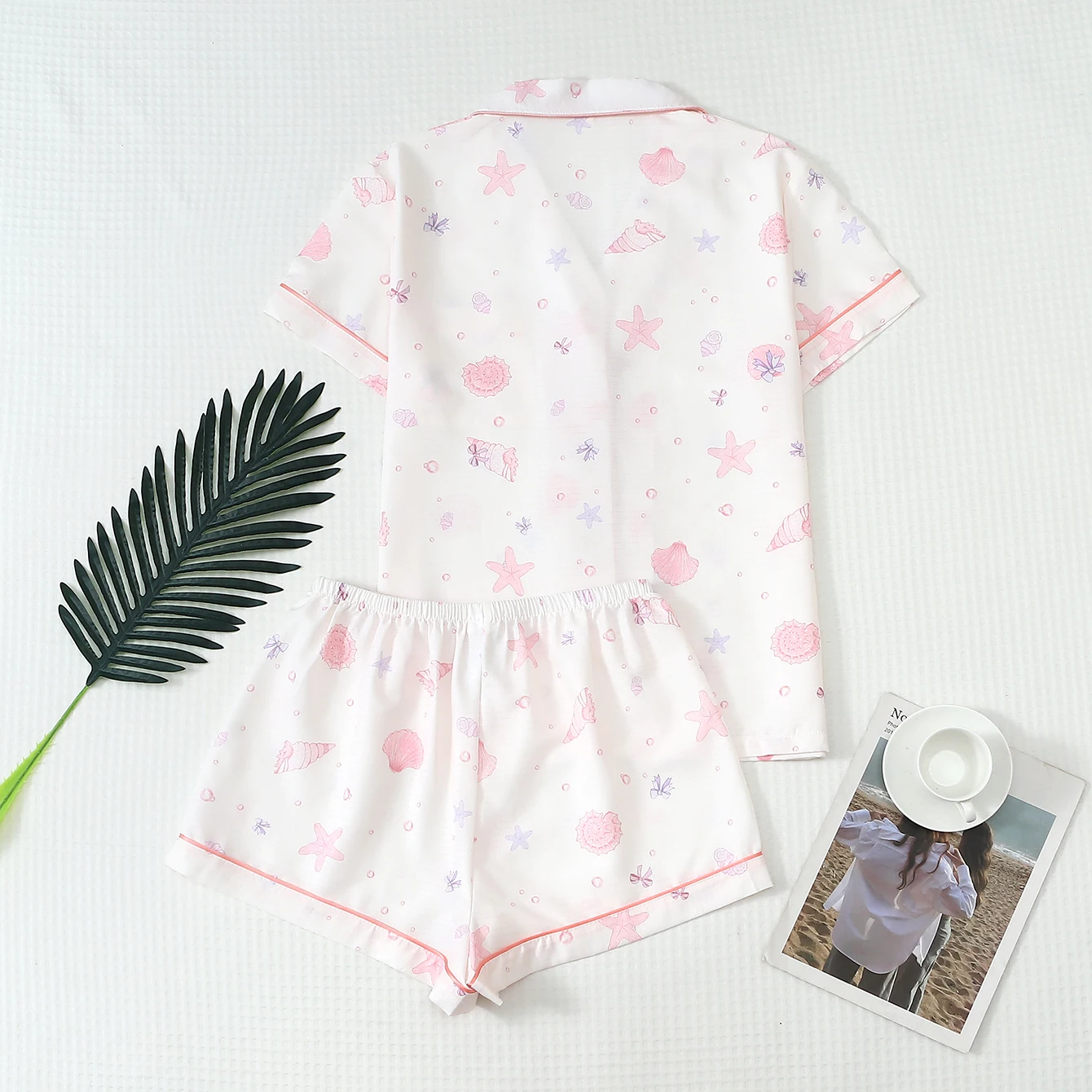 Two-Piece Comfortable Pink Shell and Conch Print Lapel Button-Down Short-Sleeve Top with Pockets and Bow Shorts Spring/Summer Women's Pajama Loungewear Set Suitable for Home Use
