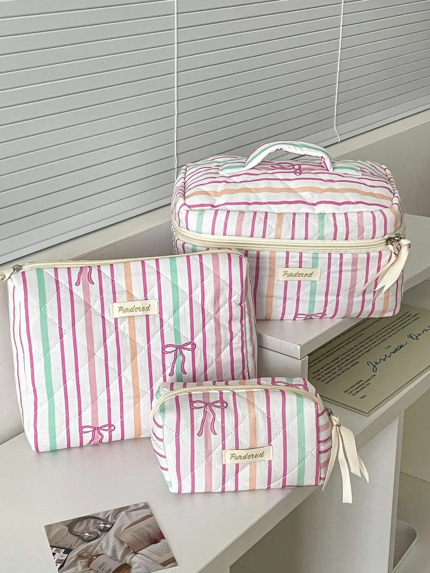 Simple and sweet travel portable large-capacity quilted storage bag with striped patchwork and bow makeup bag