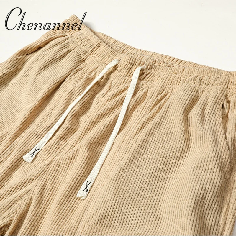 กางเกงลำลองผู้ชายผ้าลูกฟูกทรงหลวมสไตล์แฟชั่น กางเกงขายาวทรงตรงเอวยางยืดพร้อมเชือกผูก เหมาะสำหรับใส่เที่ยวเล่นกลางแจ้ง