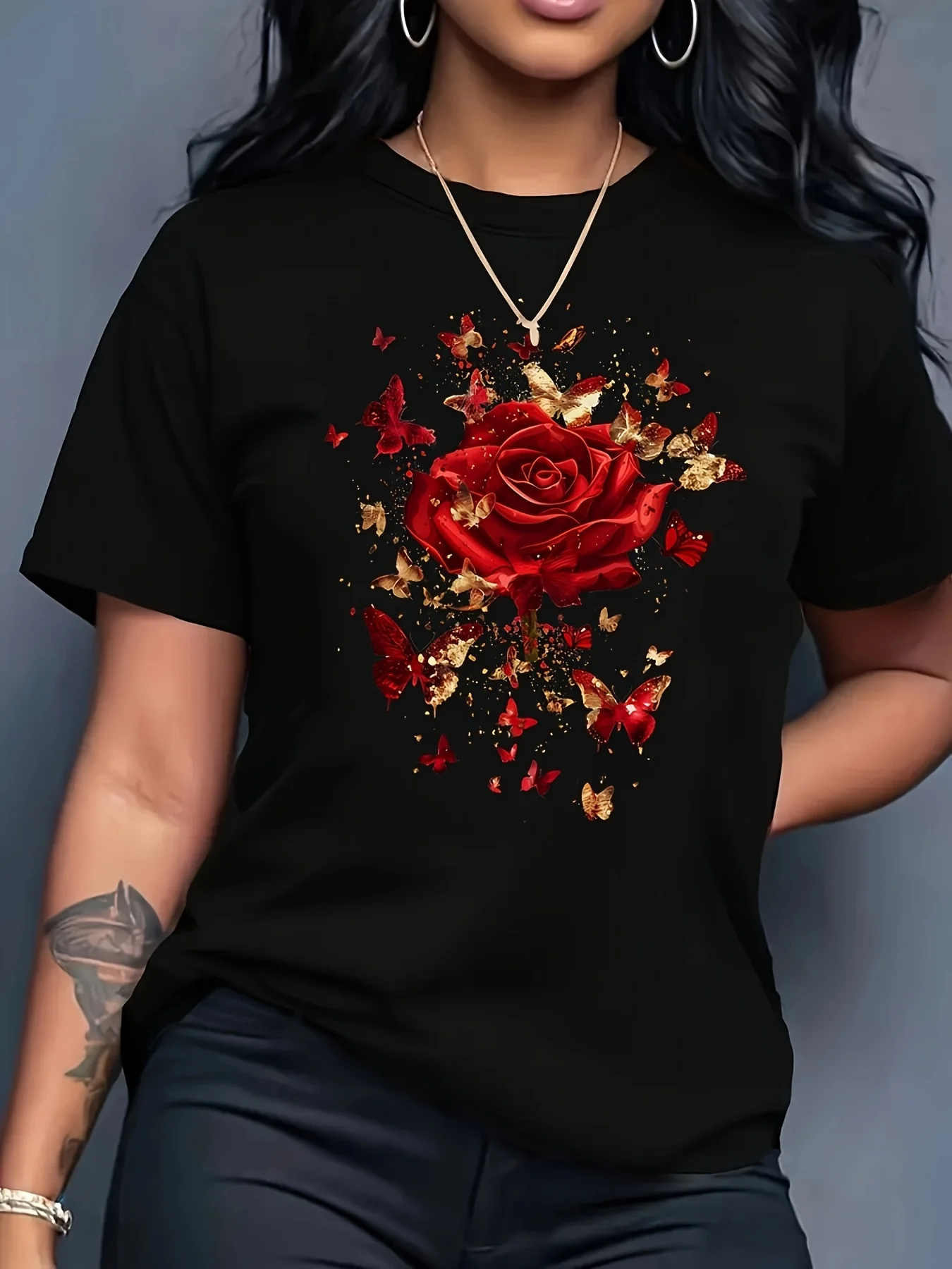 

Женская футболка с цветочным принтом роз и бабочек, повседневная, с круглым вырезом, коротким рукавом, из трикотажного полиэстера, стандартной длины, для всех сезонов, больших размеров