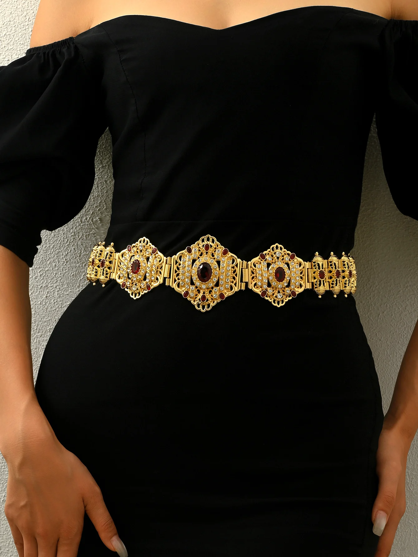 

Luxurious Dress Accessories - A Golden Square-Shaped Belt In A Retro Court Style For Attending A Banquet - Waistband