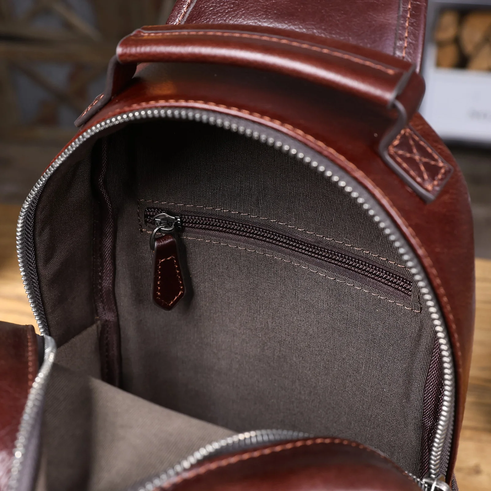 S.WORKER Herren-Umhängetasche aus hochwertigem, pflanzlich gegerbtem Leder, lässige Mode-Brusttasche – Detail 29