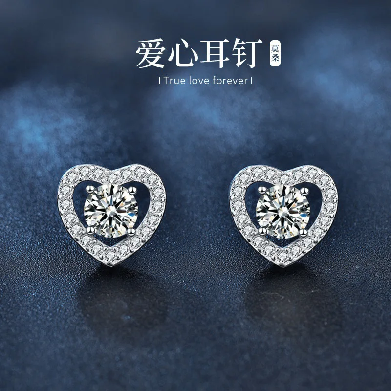 

Fashion jewelry s925 sterling silver heart-shaped earrings for women, light luxury moissanite four-prong earrings wholesale