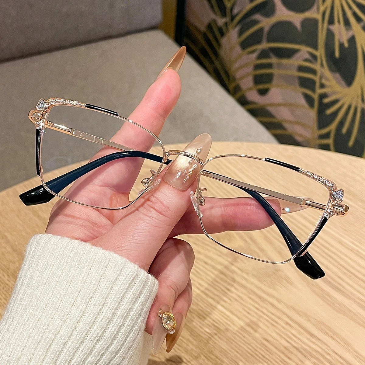 1-teilige Damenbrille mit schlichtem und stilvollem quadratischem großem Rahmen, geeignet für den Bürogebrauch