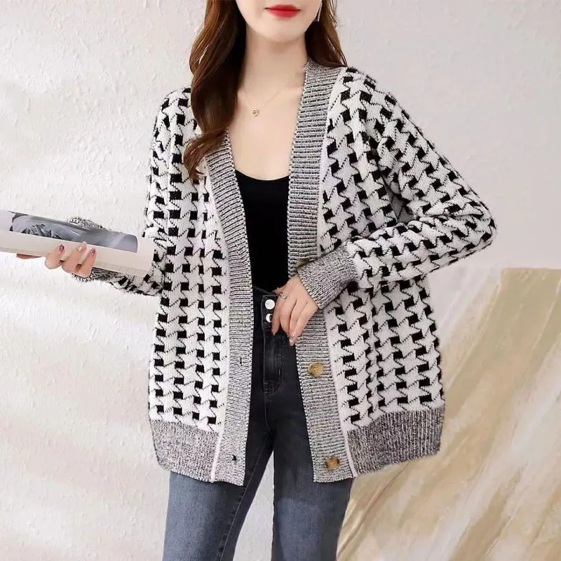 2023 New Autumn and Winter Fashion Minimalist V-neck Color Matching Cardigan Sweater Temperament Casual Loose and Slimming Top