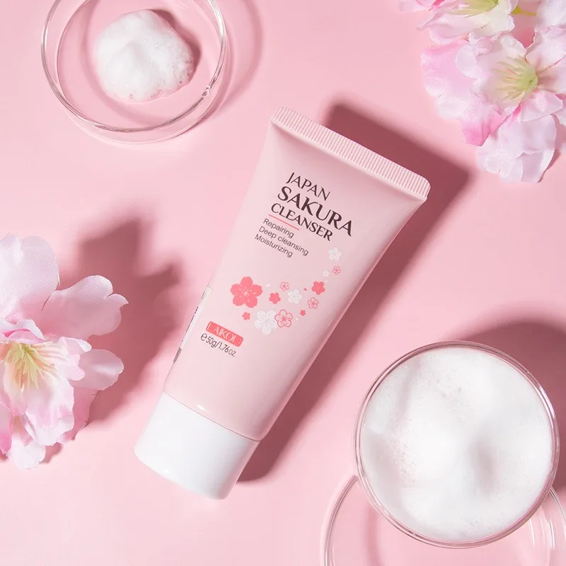 Sakura Cleanser Bogata pianka Głębokie czyszczenie Usuń tłuszcz Poprawia tłusty krem do mycia twarzy Delikatny nawilżający środek do czyszczenia zaskórników