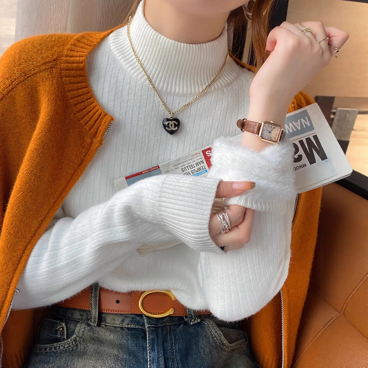 Camisola de gola alta feminina inverno 2025 retro com forro de veludo engrossado desgaste interno tricô térmico camisa de fundo pullovers