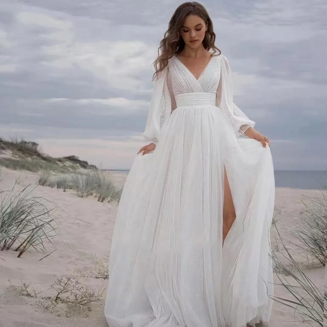 

Deep V-neck light wedding dress 2026 new bride's simple dress