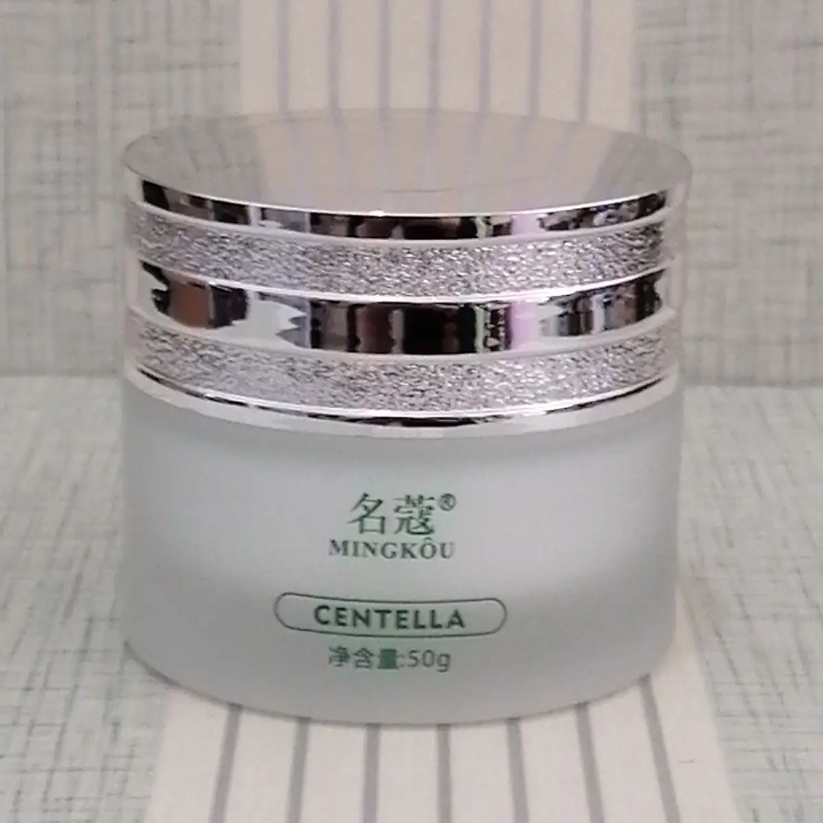 ครีมบำรุงผิวหน้าเซนเทลล่า อควา โกลว์ 50 กรัม ช่วยเติมความชุ่มชื้นและบำรุงผิว ฟื้นฟูผิวและล็อคความชุ่มชื้น ​