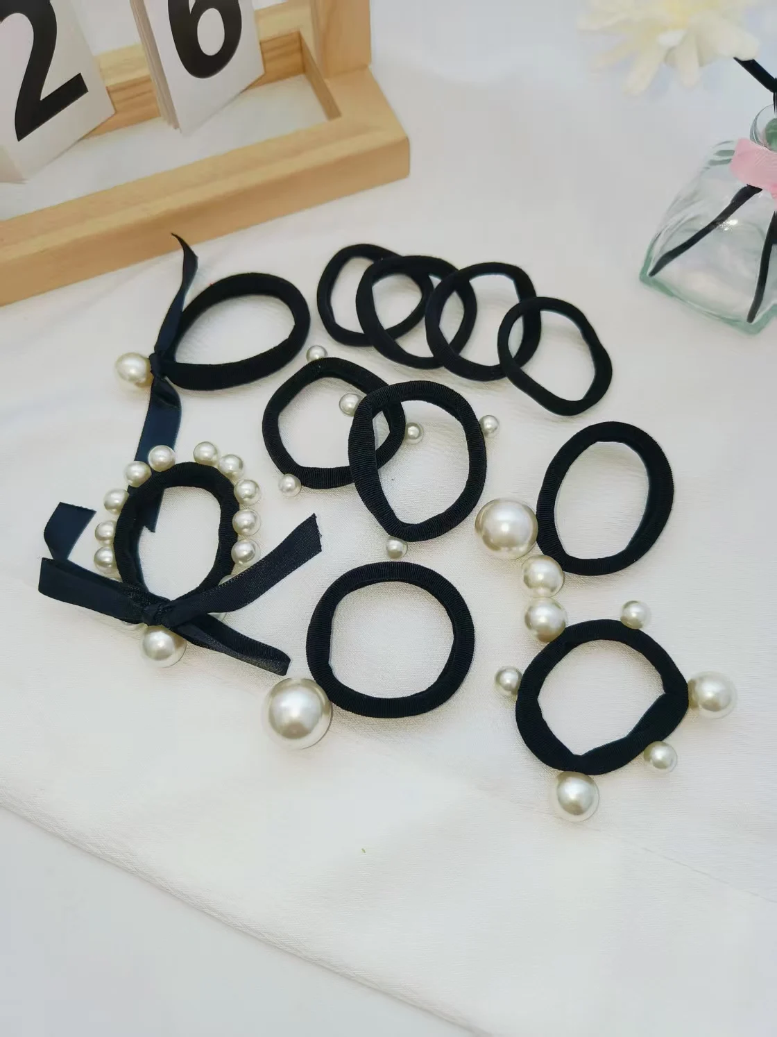 11-piece set of solid-color pearl hair ties, simple, fresh and elegant hair accessories for women's daily use.