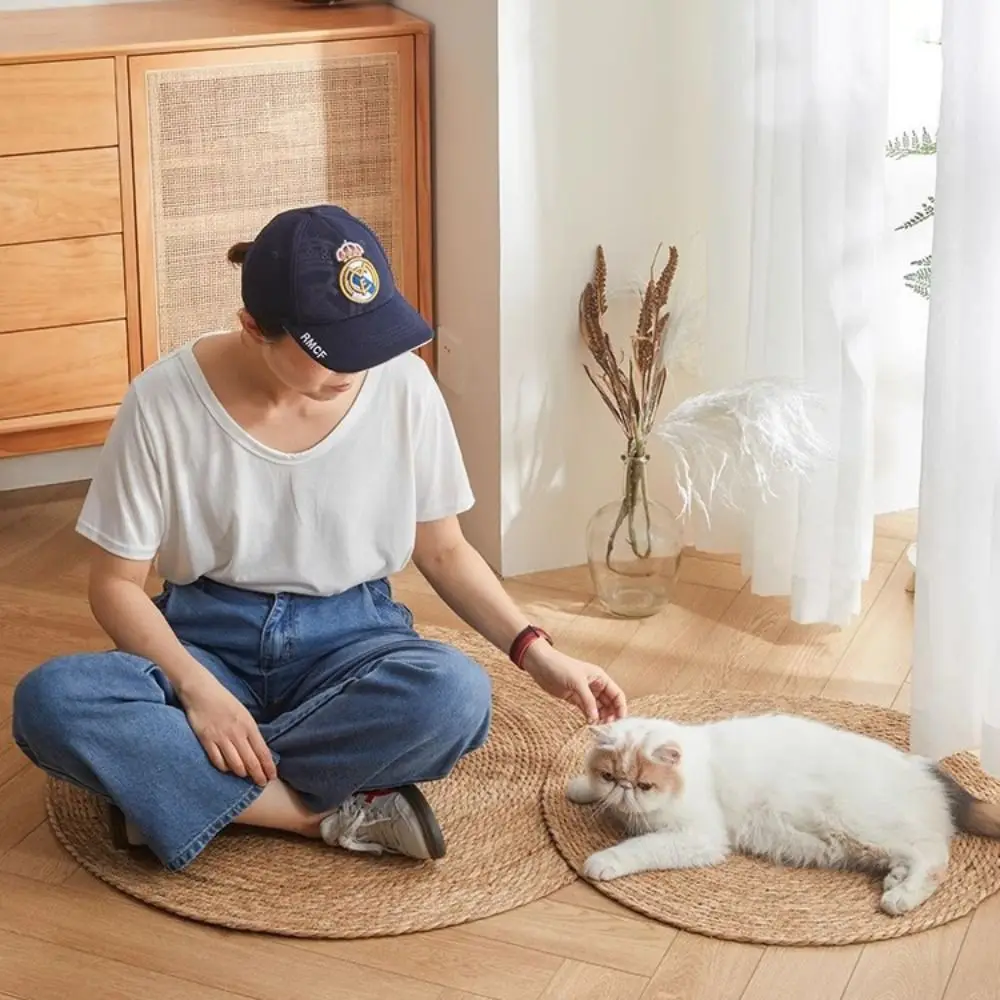 

1PC Round Kitten Scratching Mat Wear-Resistant Hand Woven Cat Scratch Board Natural Cattail Rattan Cat Puppy Nest Resting
