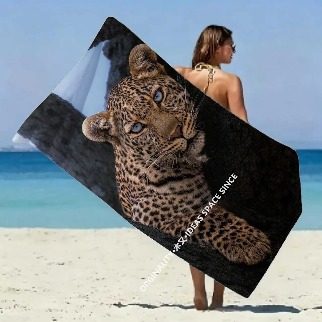 Serviette de plage à motif léopard aux yeux bleus, protection solaire et coupe-vent, adaptée à la piscine, au camping et aux voyages