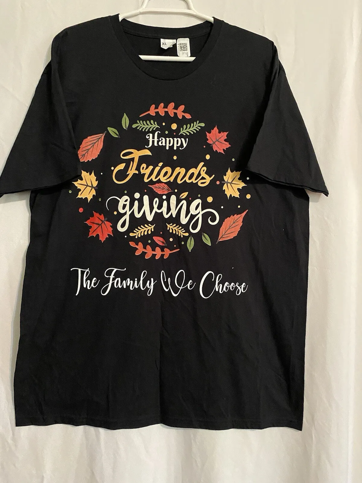 Happy Friendsgiving La famille qui nous choisissons t-shirt unisexe t-shirt