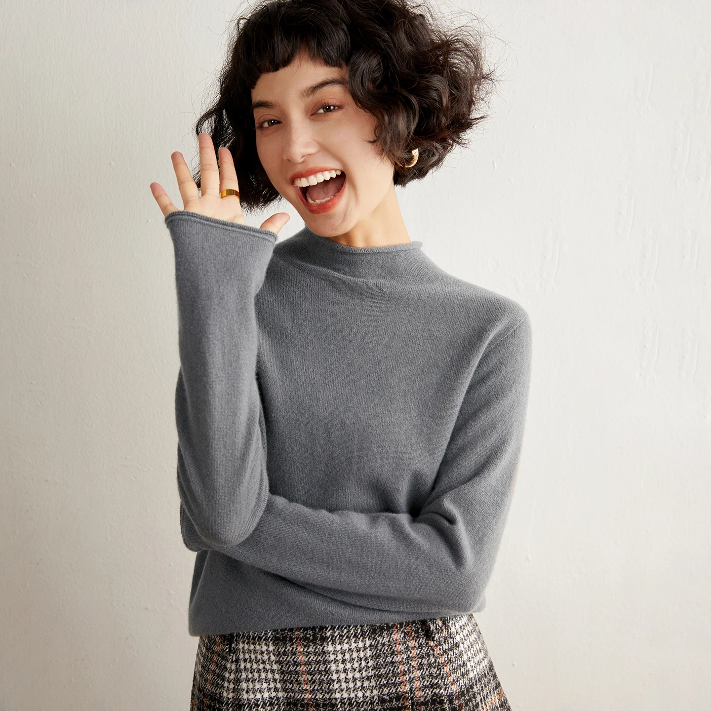 Seamless First-line ready to wear 100% Pure Cashmere Knitted Sweater Women Semi High Neck Rolled Edge Pullover Casual Base Tops.