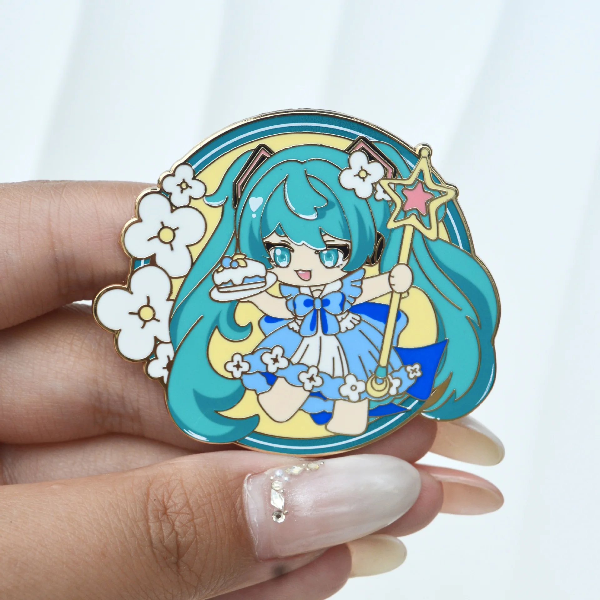 Hatsune Miku Emaille Pin Quadratisches Element Virtuelle Goji Anstecknadeln für Rucksäcke Broschen Abzeichen Modebrosche für Kleidung