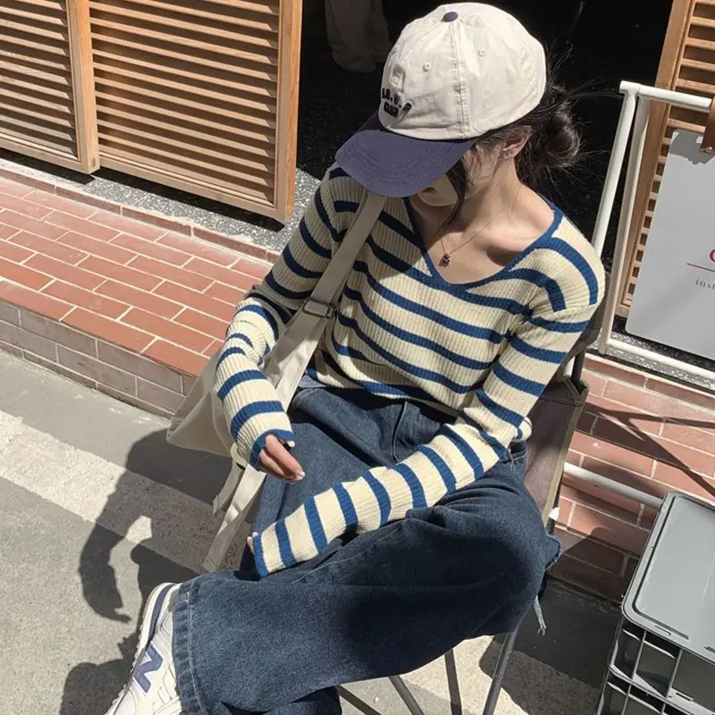 Women\'s Spring and Autumn V-neck 2024 New Korean Edition Spliced Loose Stripe Fashion Minimalist Casual Knitted Long Sleeve Tops