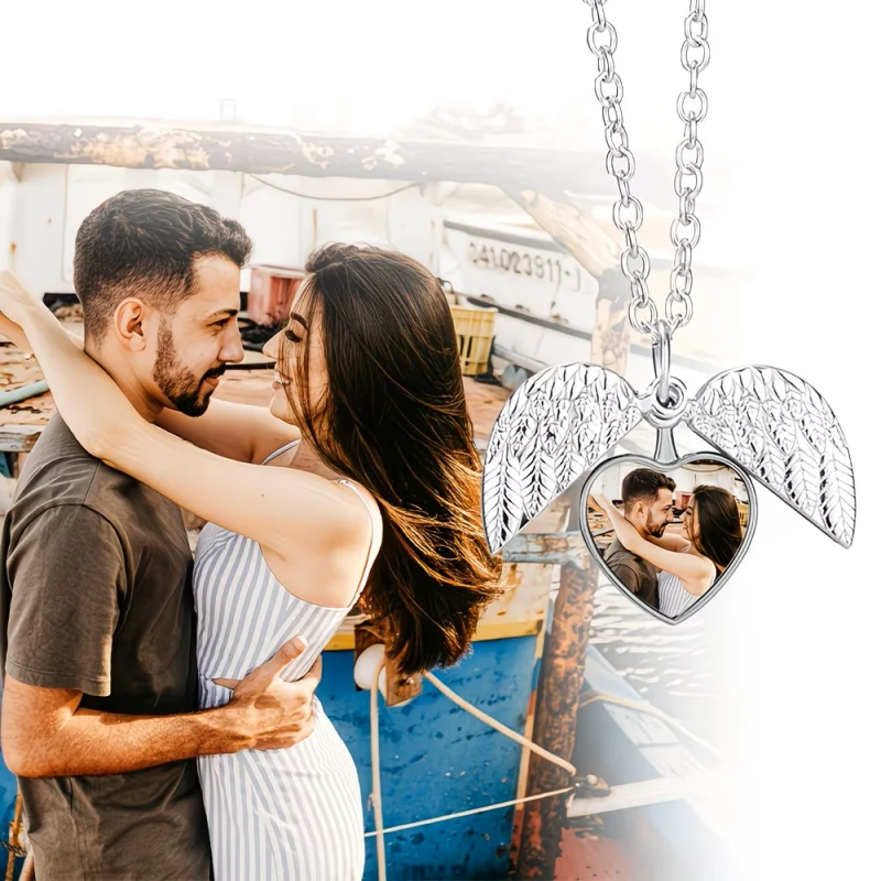 

Customisable Heart-Shaped Necklace with Picture And Text - DIY Photo Angel Wings Personalised Memorial Jewelry