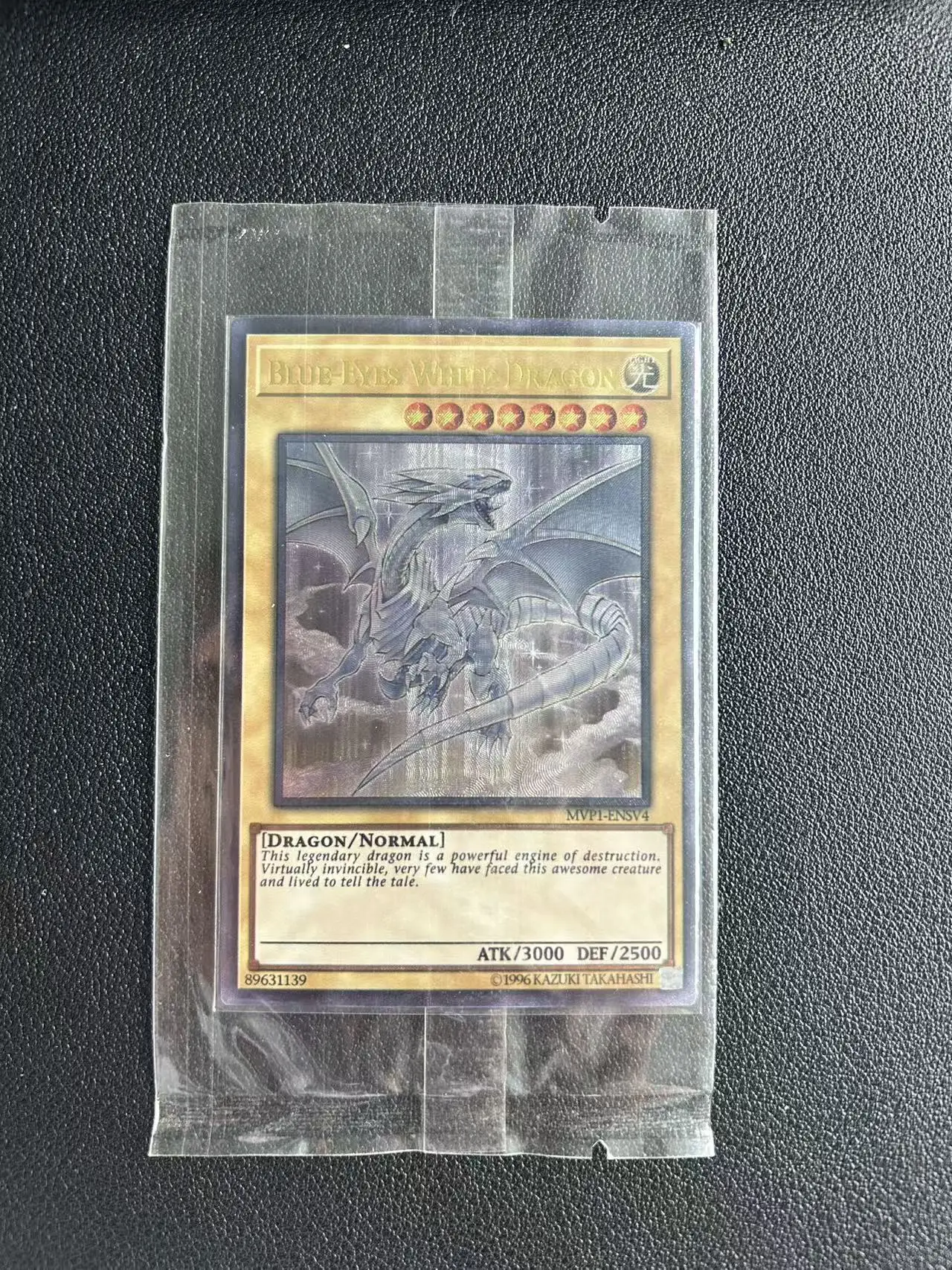 

Yu Gi Oh Ultimate Rare/UTR TCG Blue-Eyes White Dragon (MVP1-ENSV4) Домашняя коллекционная подарочная карта с английской игрой (не оригинальная карта)