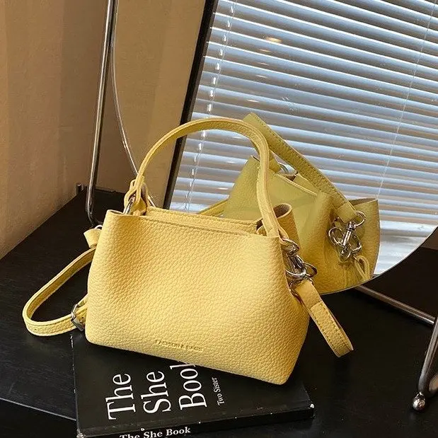 

Элегантная кожаная сумка для подгузников для женщин, роскошная сумка через плечо, минималистичная дизайнерская сумка-тоут в винтажном стиле, вместительная сумка-портфель.