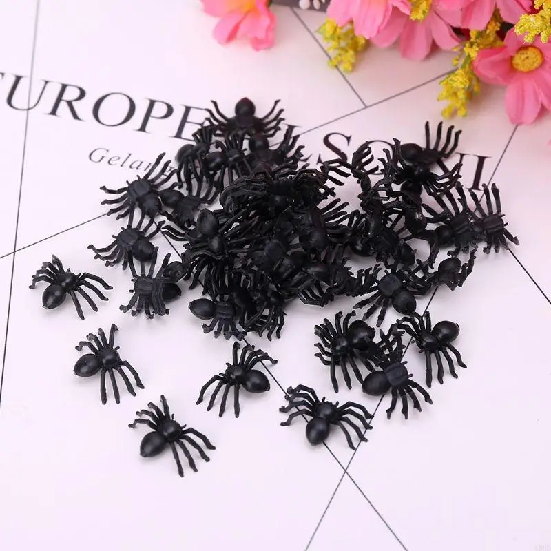 Y08d 50 pcs kecil plastik hitam laba -laba palsu mainan lucu lelucon prank prank Halloween deco